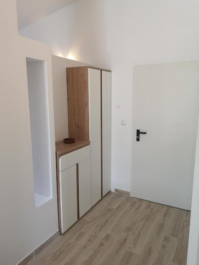 Apartment Nada 2 Malinska Bagian luar foto